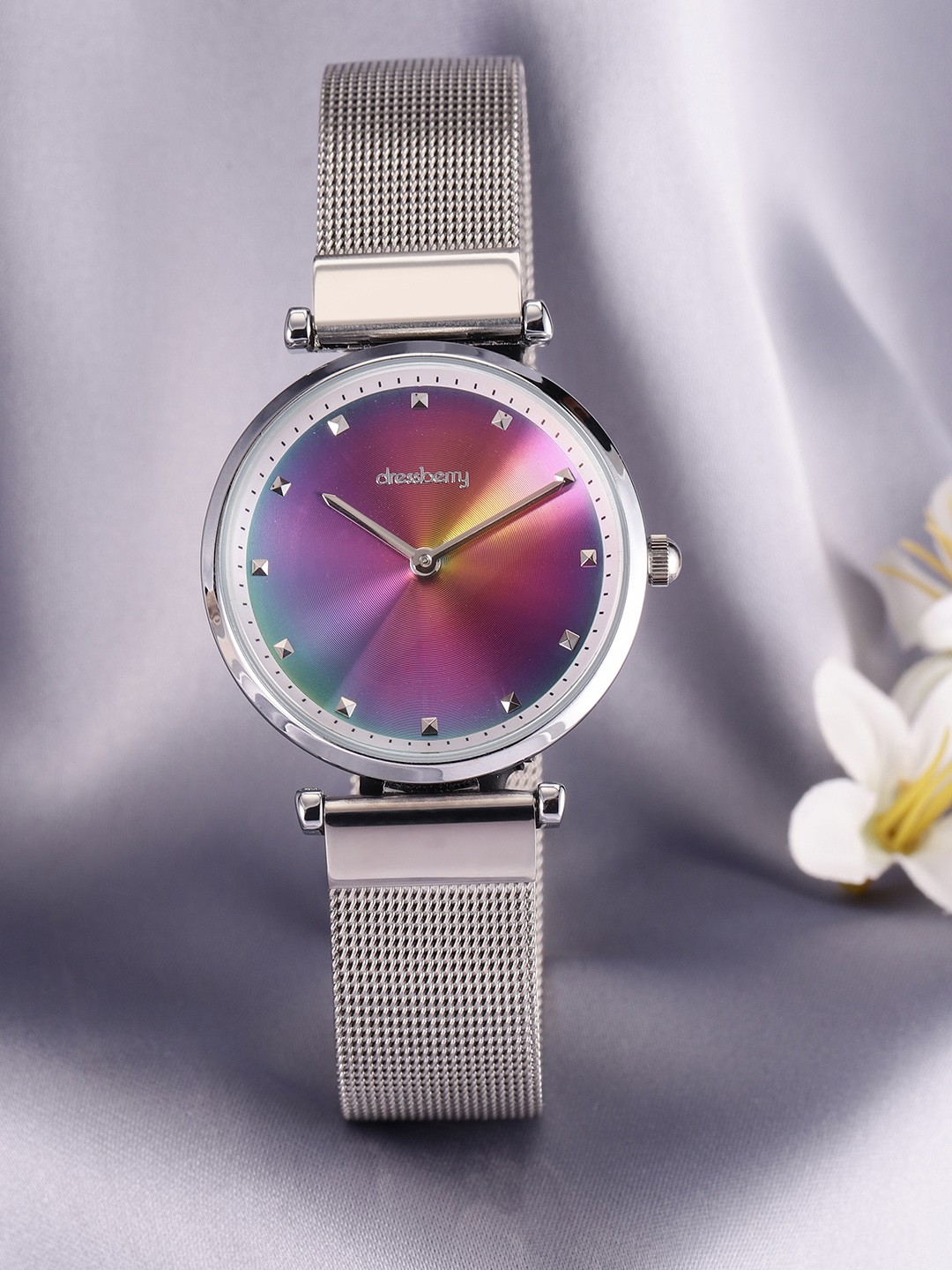 

DressBerry Women Blue Dial & Silver Toned Bracelet Straps Analogue Watch MFB-PN-DK2544F