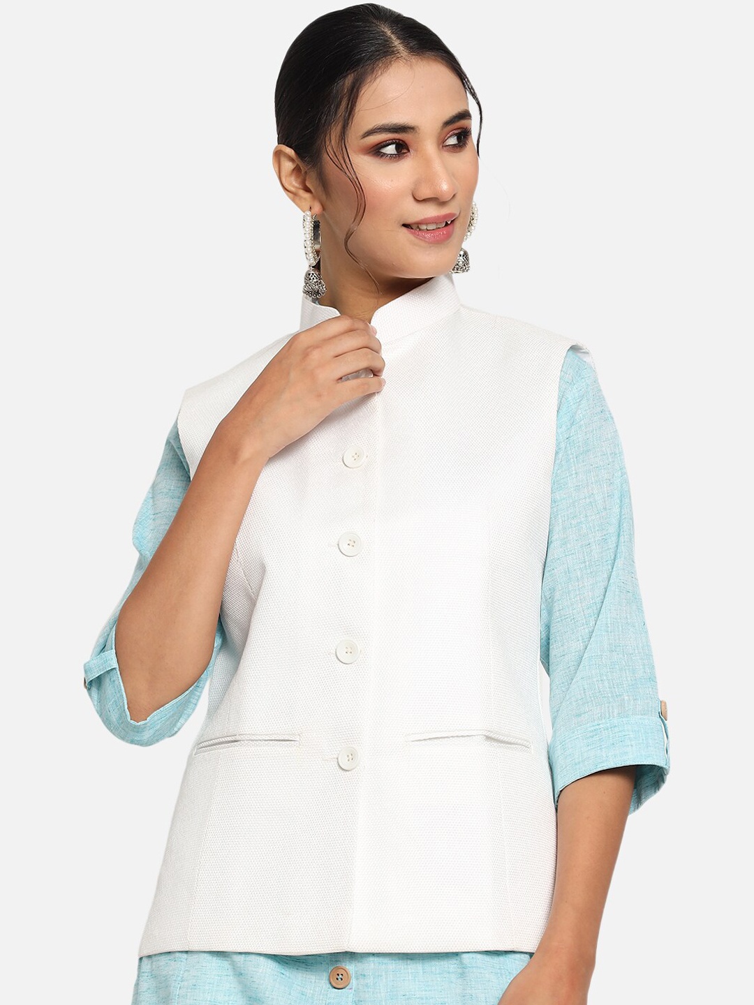 

Vastraa Fusion Women White Solid Jute Cotton Woven Nehru Jacket