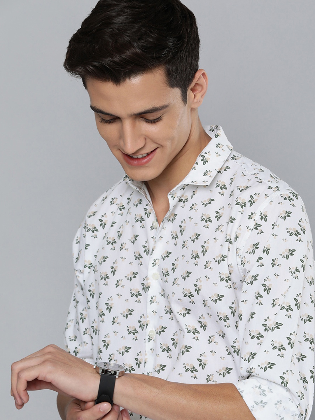 

Mast & Harbour Men Multicoloured Floral Printed Casual Shirt, Multi