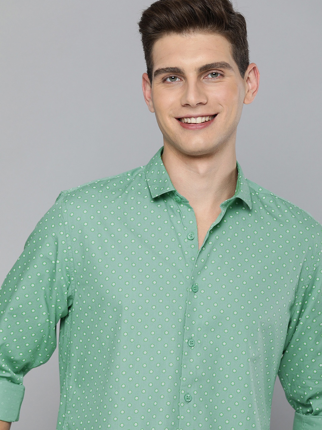 

Mast & Harbour Men Sea Green Slim Fit Conversational Printed Pure Cotton Casual Shirt