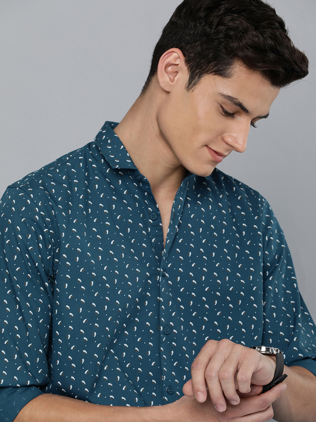 

Mast & Harbour Men Teal Blue Slim Fit Printed Pure Cotton Casual Shirt