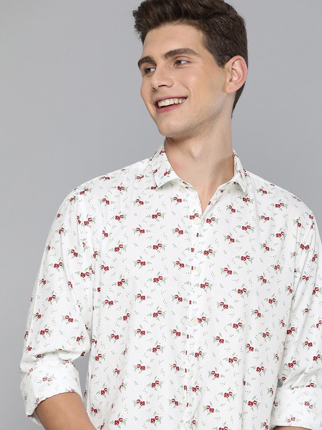 

Mast & Harbour Men White Slim Fit Tropical Printed Pure Cotton Casual Shirt