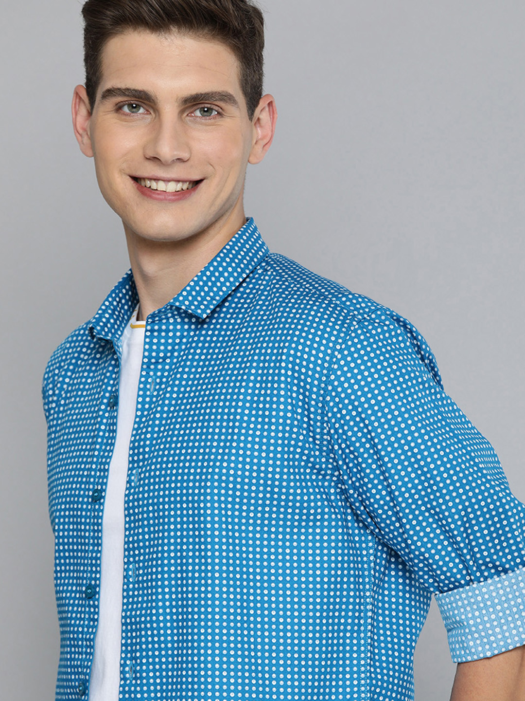 

Mast & Harbour Men Blue Slim Fit Polka Dot Printed Pure Cotton Casual Shirt