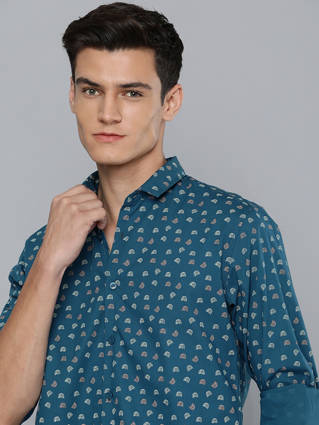 

Mast & Harbour Men Blue Geometrical Printed Casual Shirt