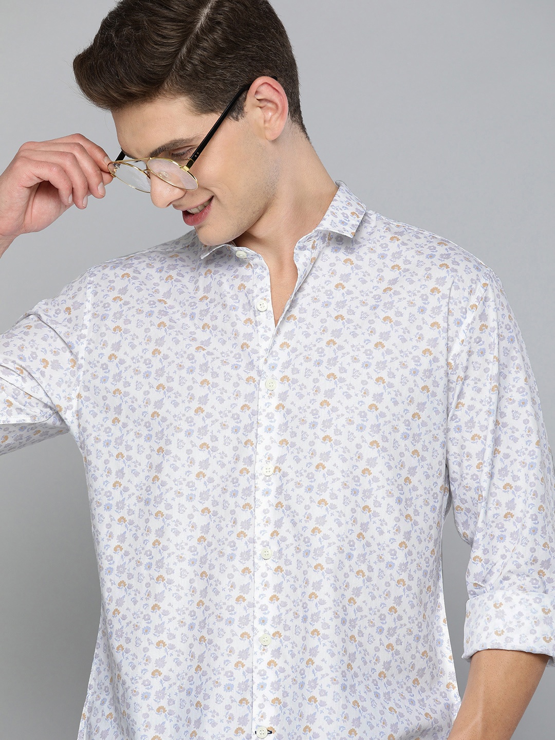 

Mast & Harbour Men White Regular Fit Floral Opaque Printed Pure Cotton Casual Shirt