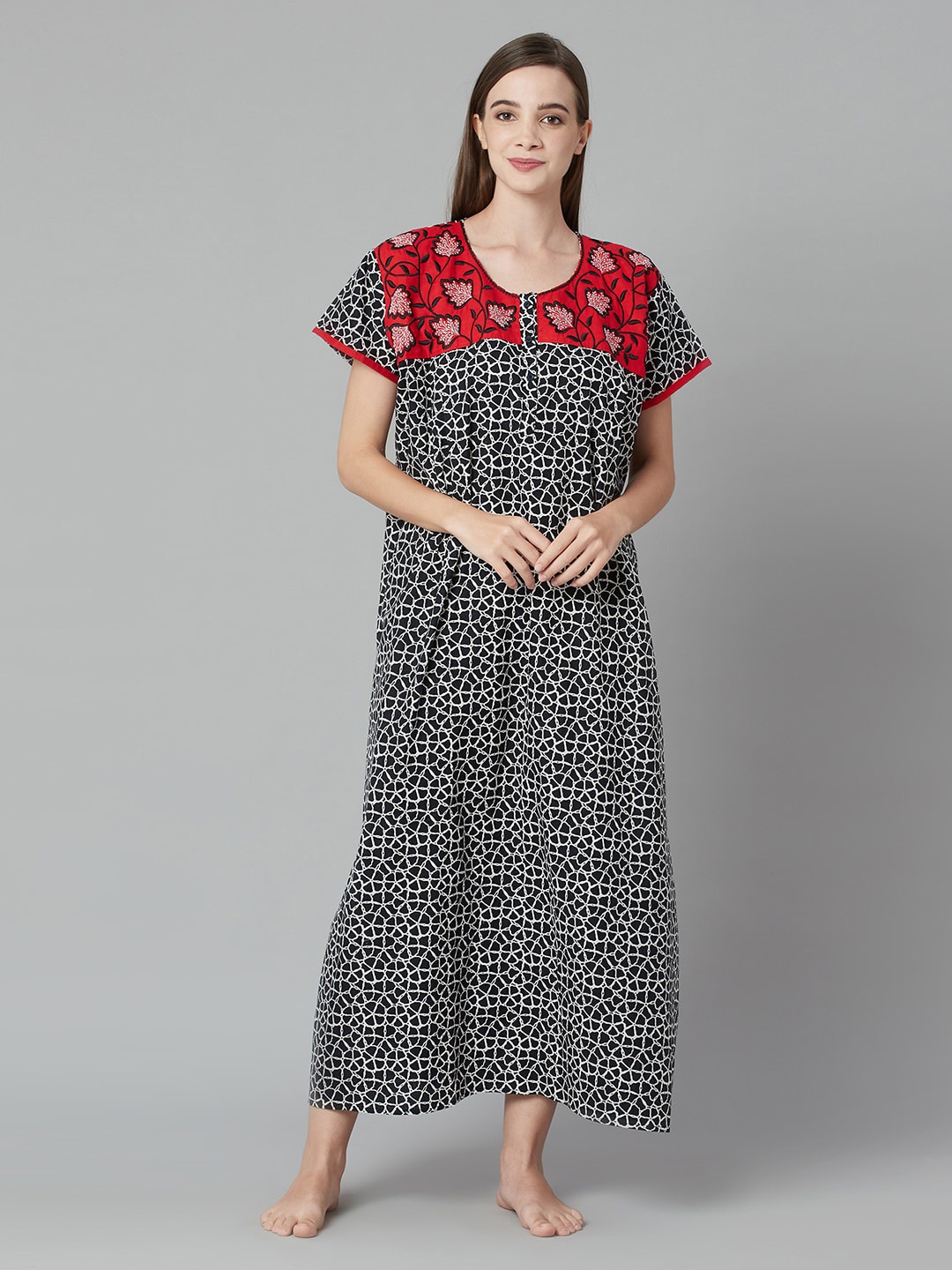 

TRUNDZ Black Printed Maxi Nightdress