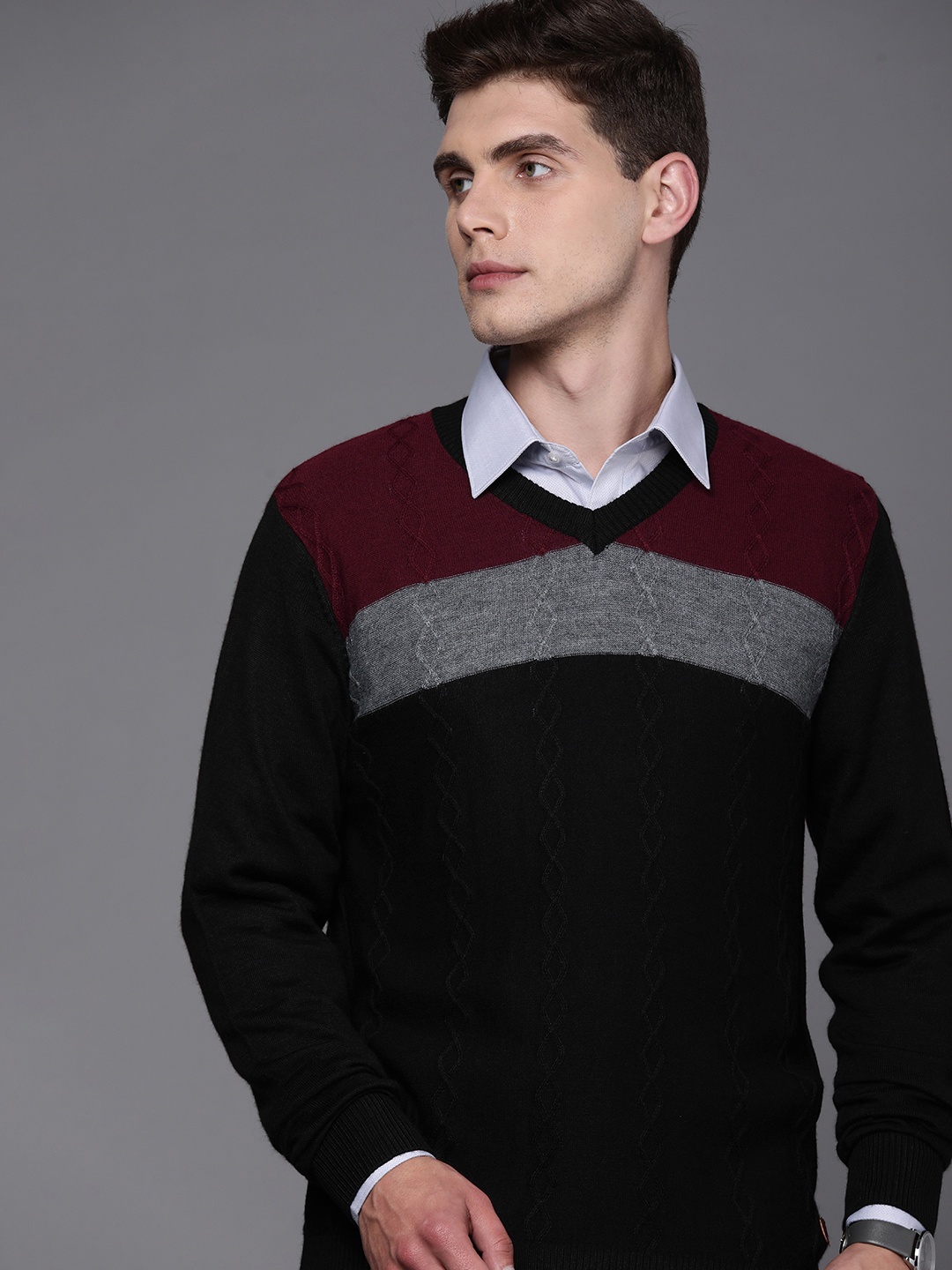 

Raymond Men Black & Maroon Colourblocked Pullover Sweater