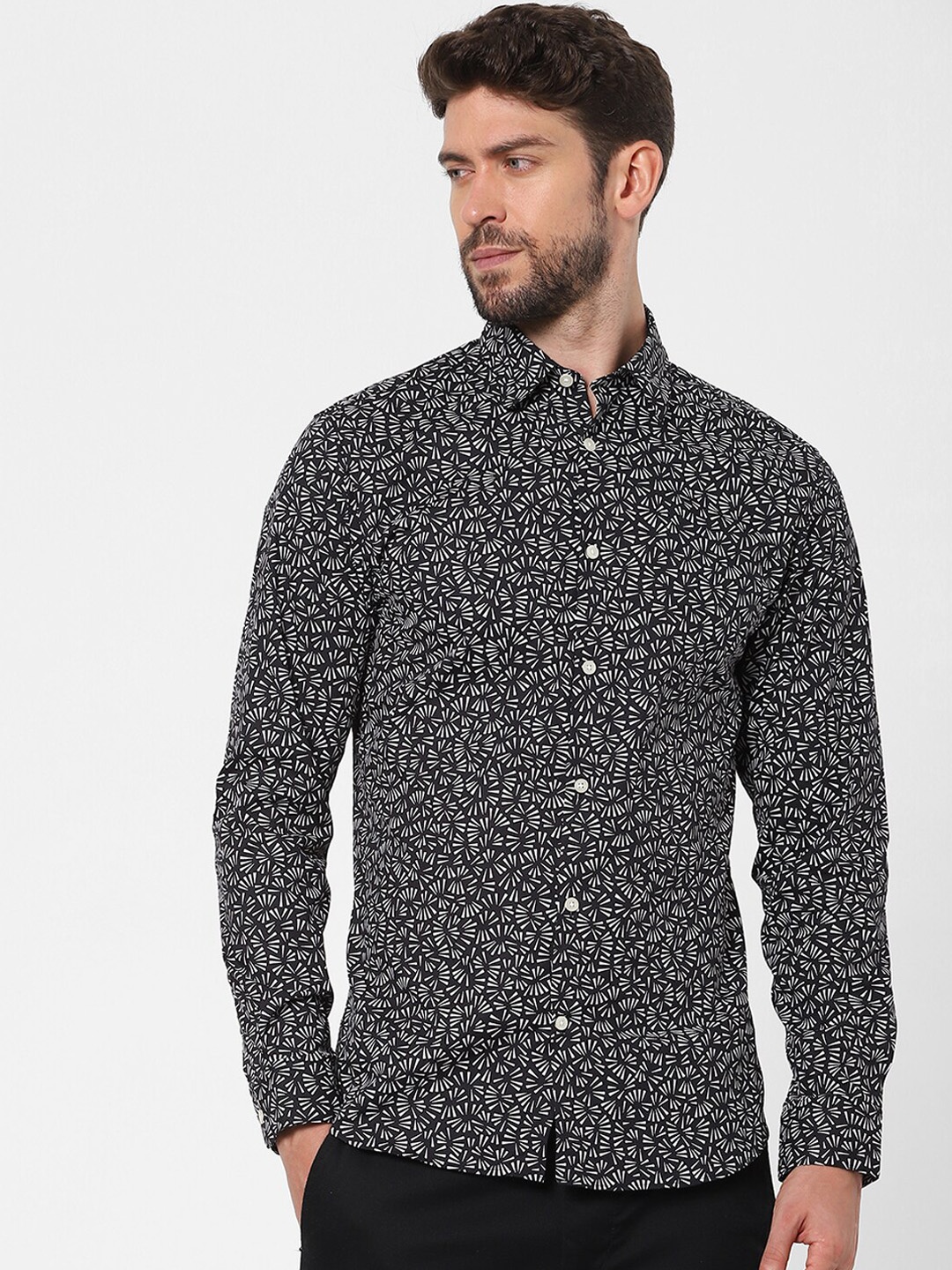 

SELECTED Men Black Floral Opaque Printed Casual Shirt