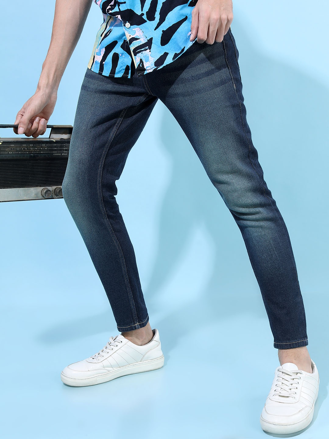

KETCH Men Blue Tapered Fit Low Distress Heavy Fade Stretchable Jeans