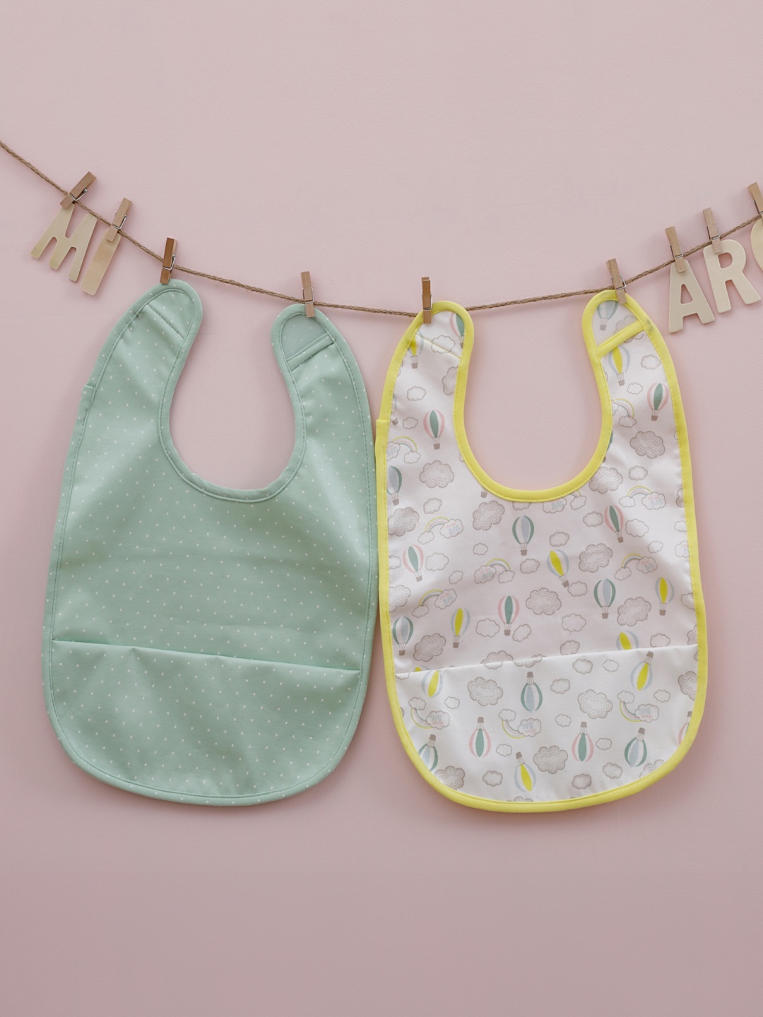 

MiArcus Unisex Kids Pack Of 2 Printed Bibs, White