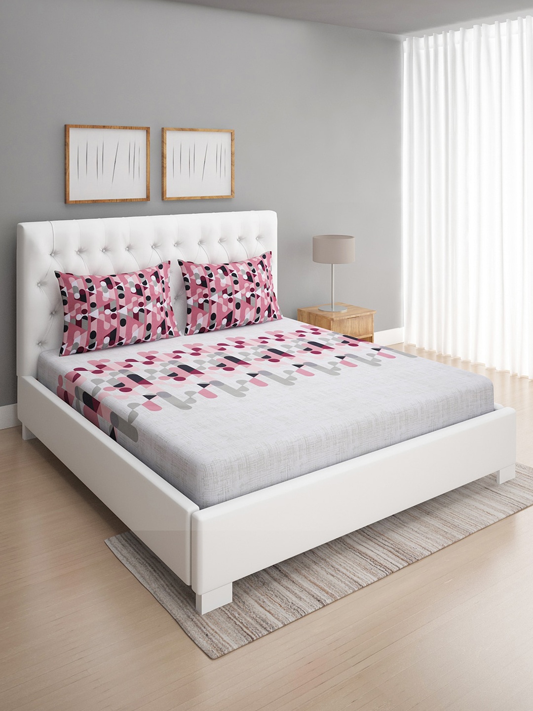 

ROMEE Off White & Magenta Geometric 144 TC Queen Bedsheet With 2 Pillow Covers