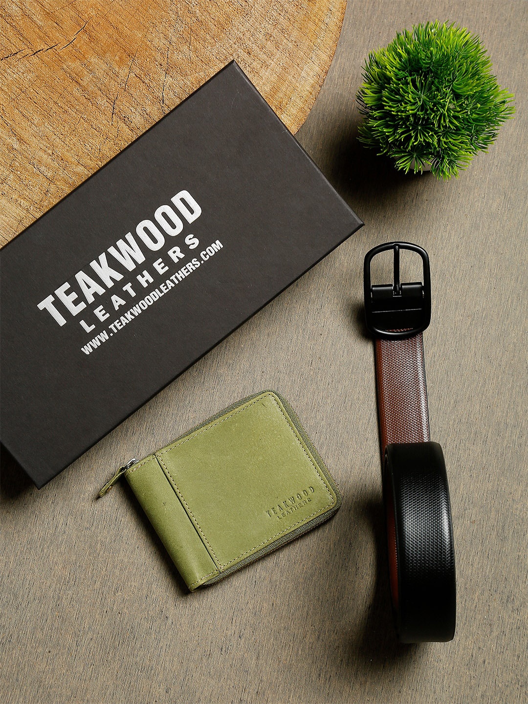 

Teakwood Leathers Men Green Leather Accessory Gift Set