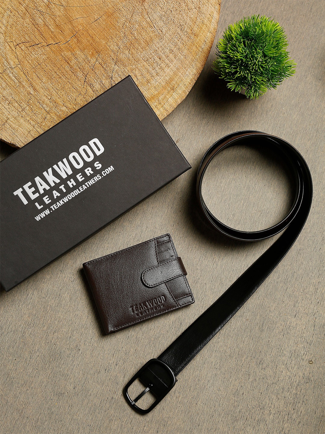 

Teakwood Leathers Men Brown Leather Accessory Gift Set