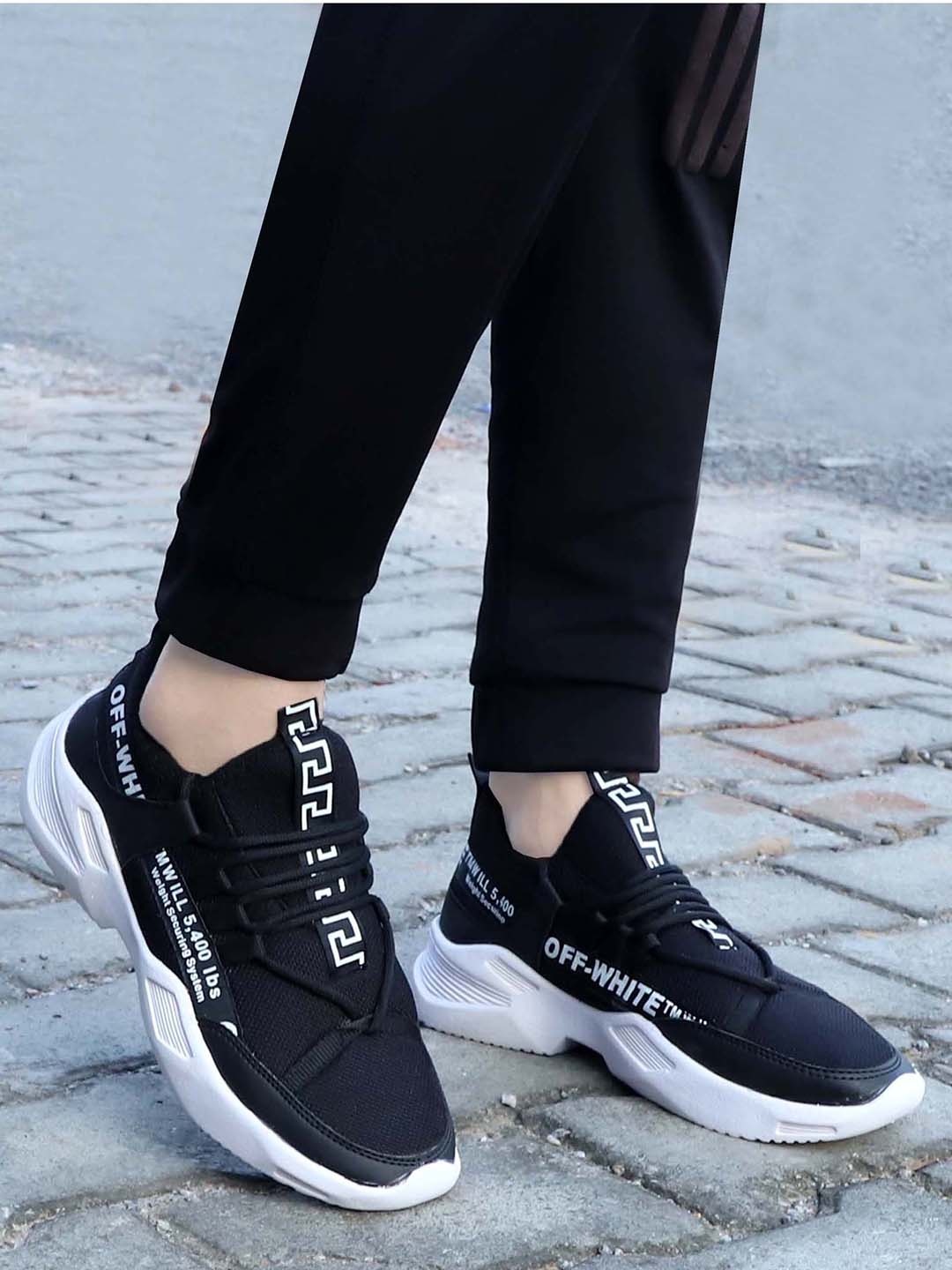 

Hundo P Men Black Running Non-Marking Shoes