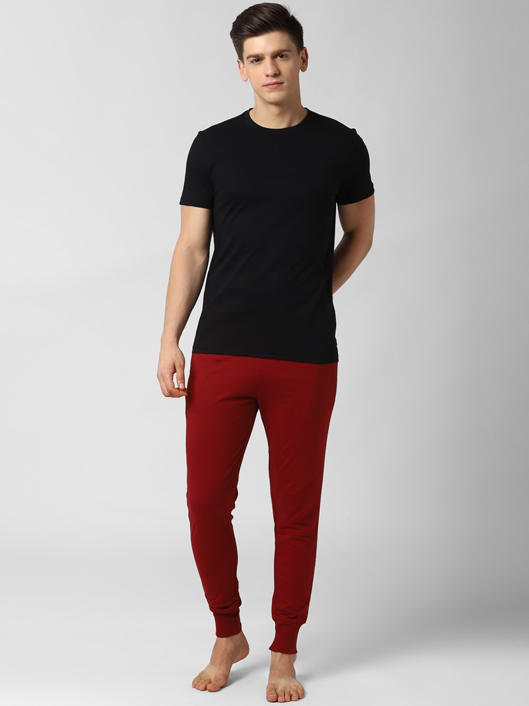 

Peter England Men Black & Maroon Night suit