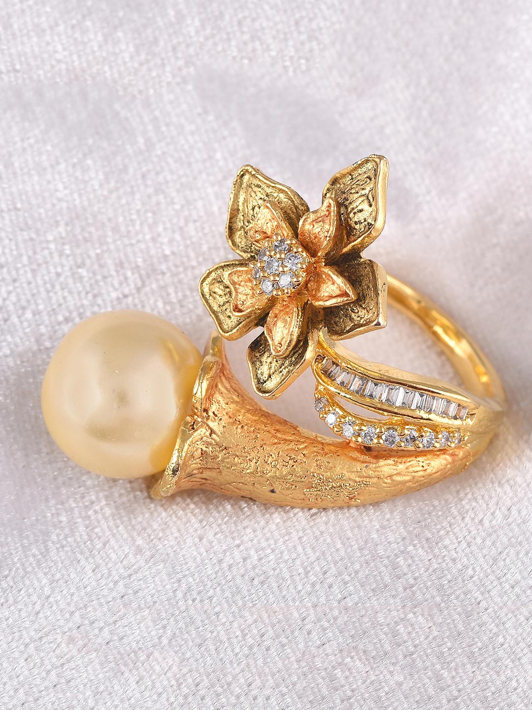 

Tistabene Gold-Toned & White Floral Pearl Cocktail Ring