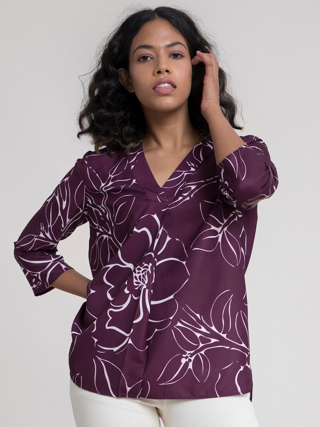 

FableStreet Burgundy & White Floral Printed Regular Top