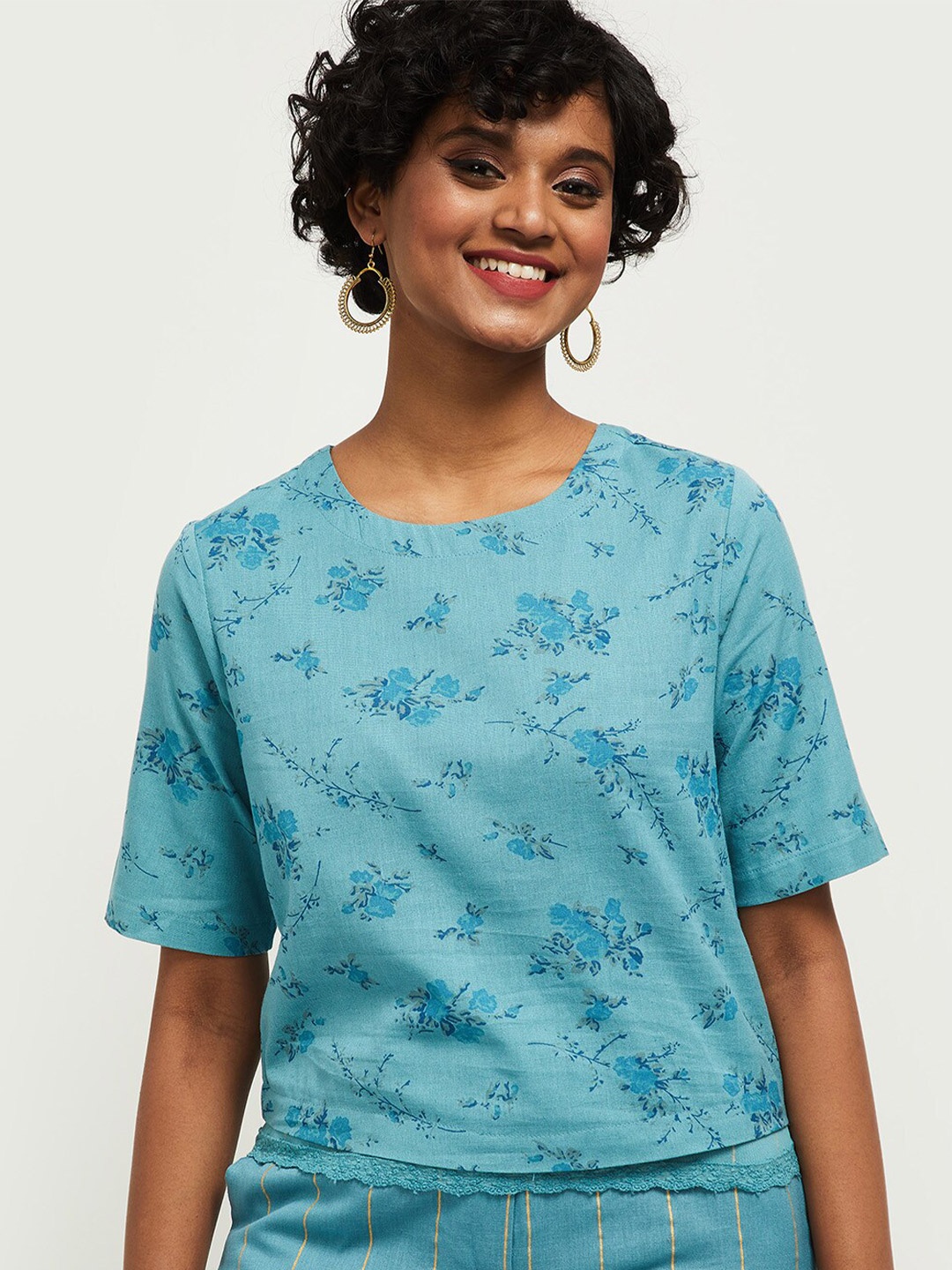 

max Women Blue Floral Printed T-shirt