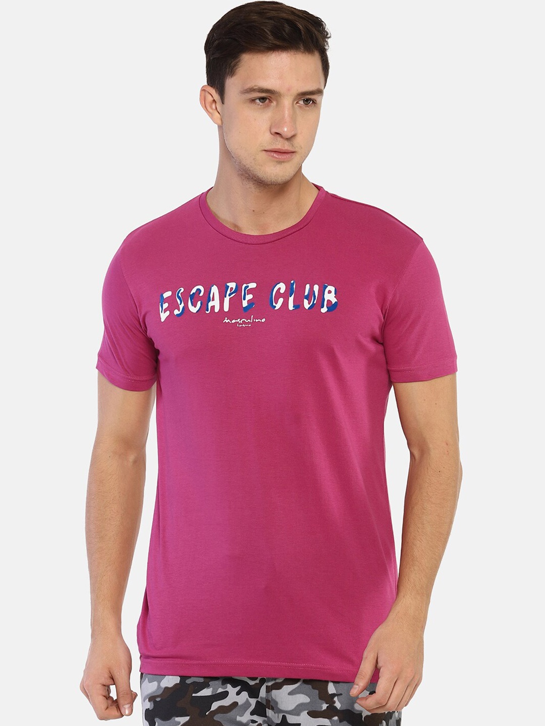 

Masculino Latino Men Pink Typography Printed Pure Cotton T-shirt