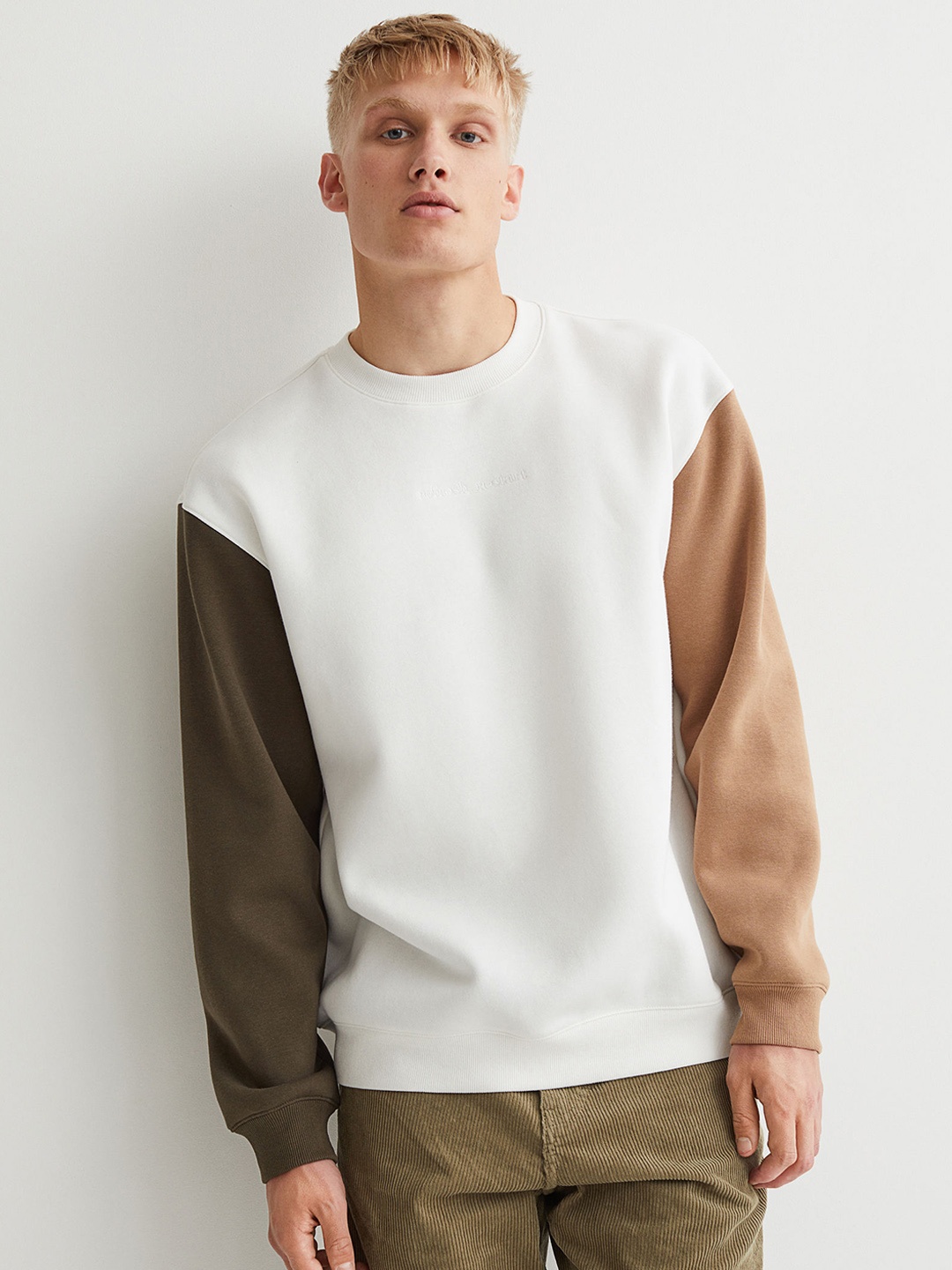 

H&M Men White & Brown Relaxed Fit Colourblocked Sweatshirt