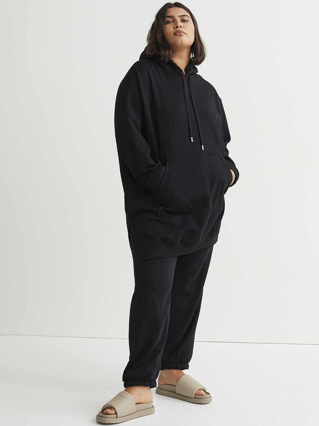 

H&M+ Women Black Solid Oversized Hoodie