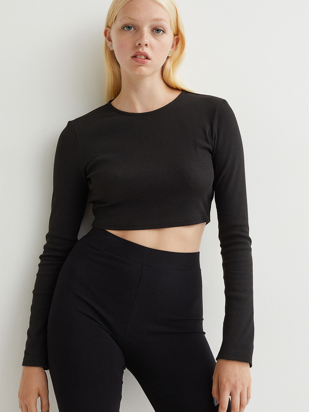 

H&M Women Black Solid Ribbed Cropped Top