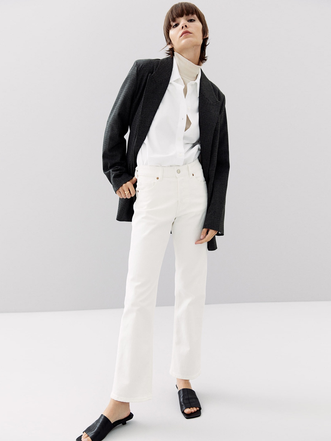 

H&M Women White Solid Straight High Ankle Jeans