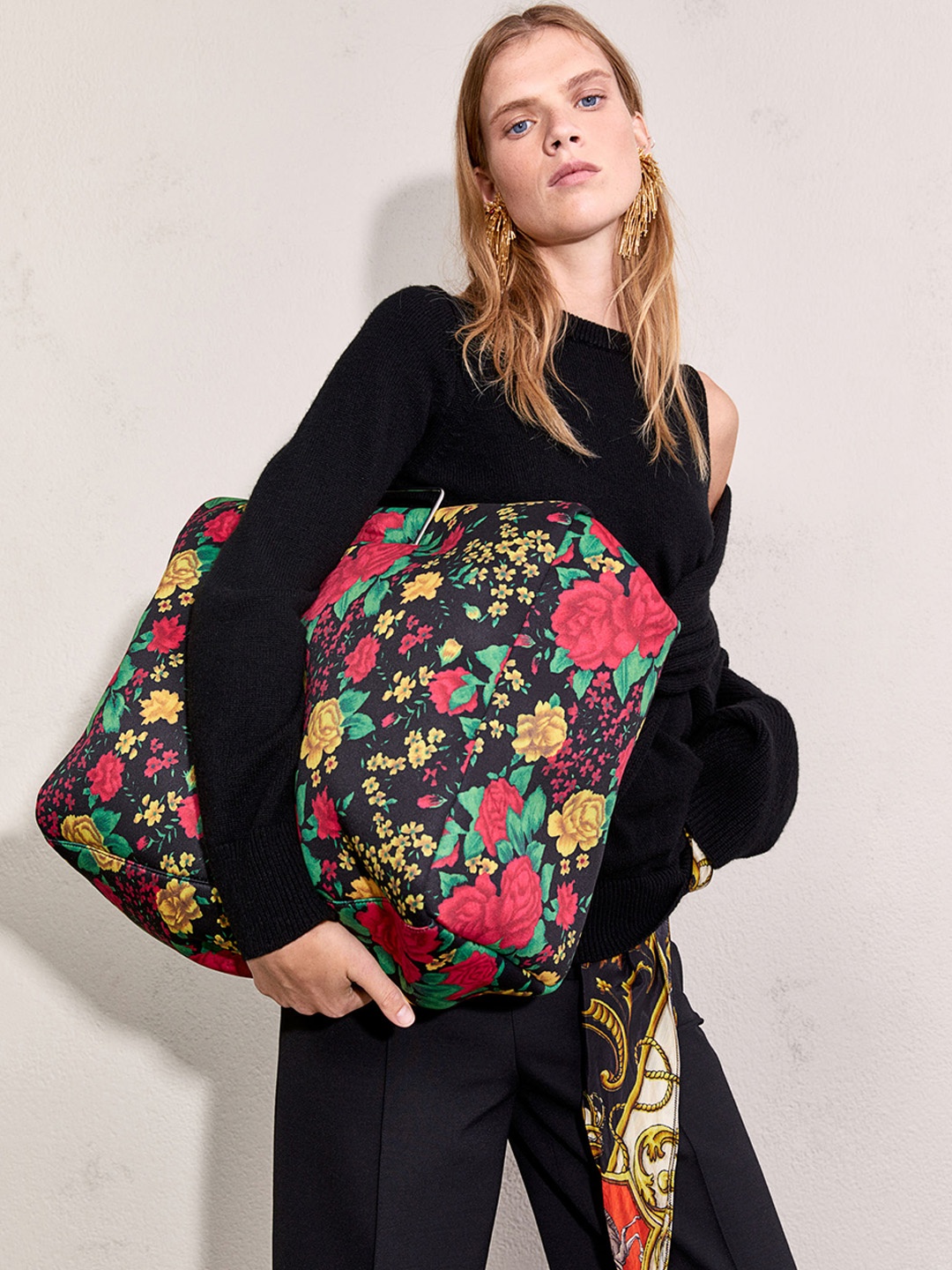 

H&M Women Black Floral Weekend Bag