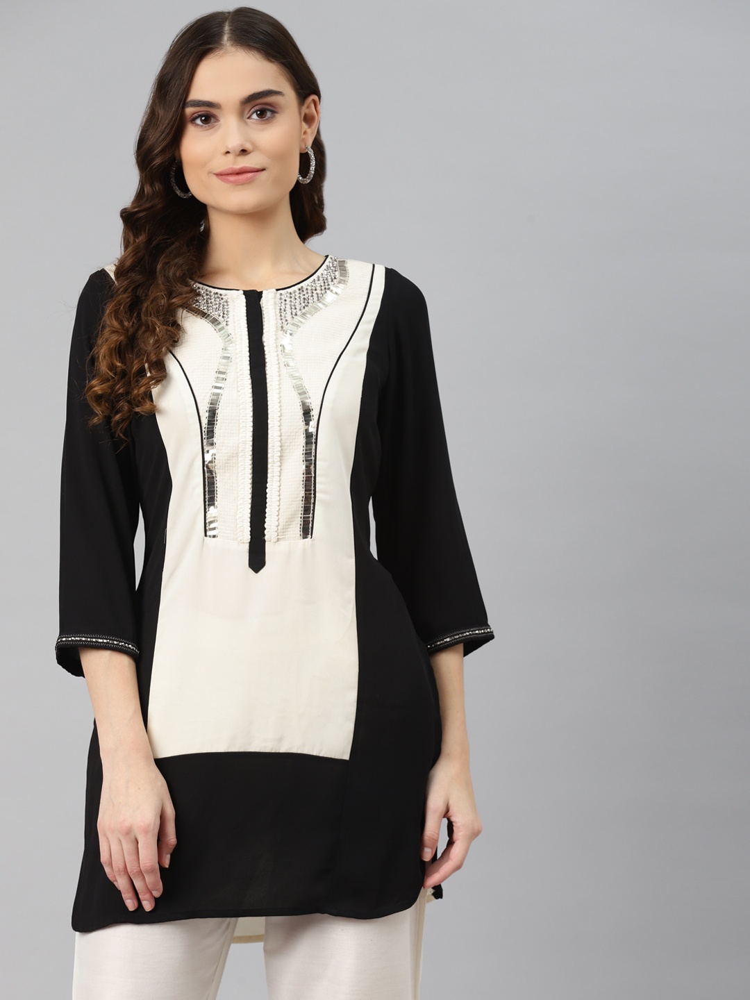 

Lakshita Off White & Black Printed Kurti