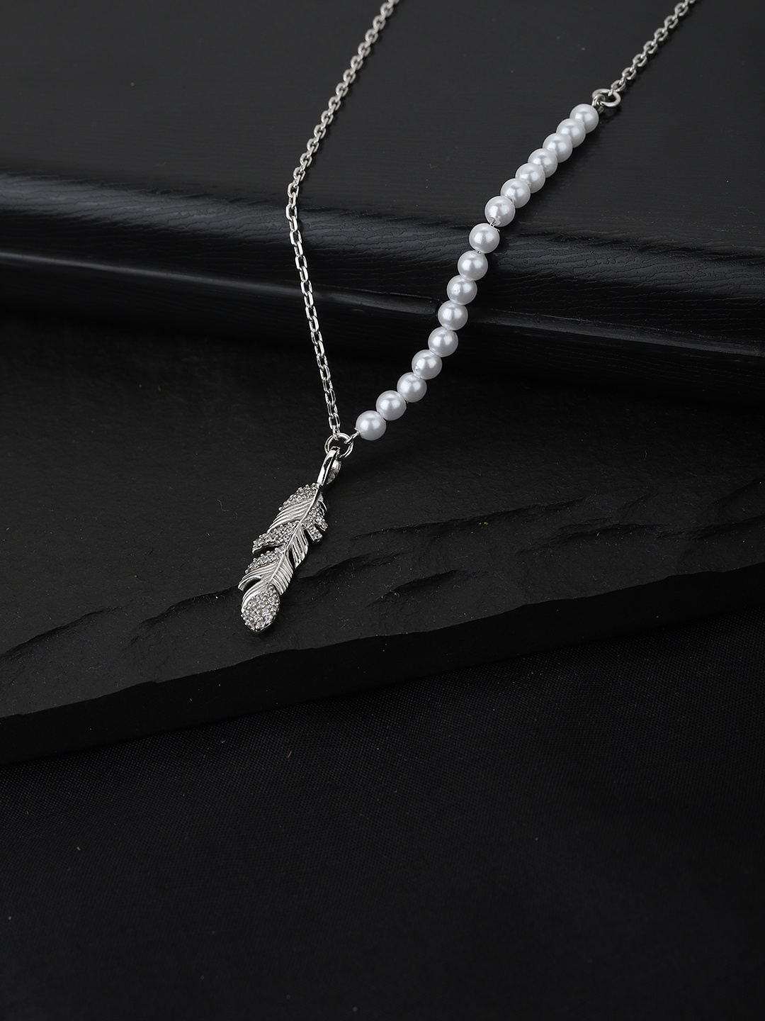 

Carlton London White & Silver-Toned Brass Rhodium-Plated Necklace
