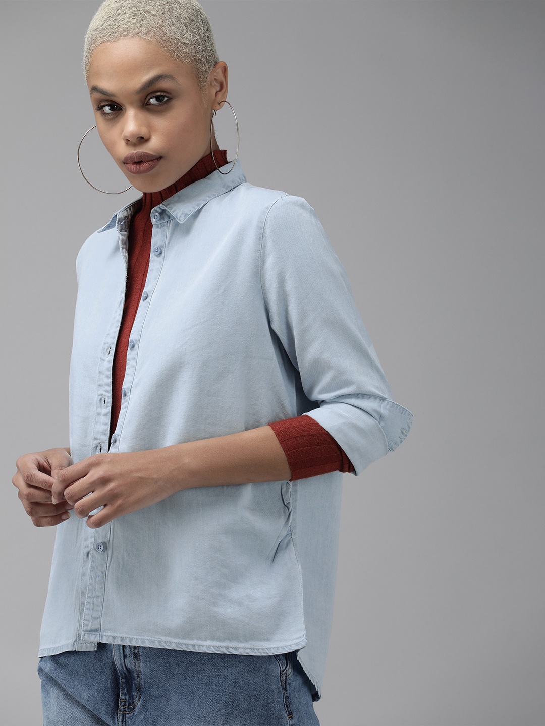 

The Roadster Lifestyle Co Women Indigo Solid Slim Collared Casual Shirt, Blue