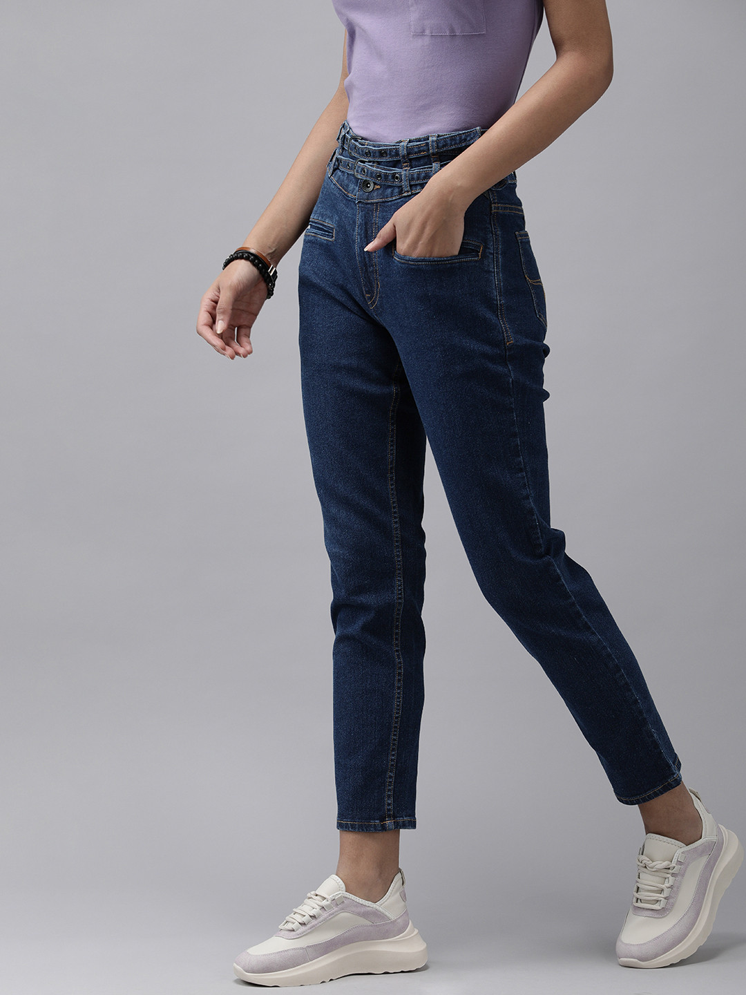 

The Roadster Lifestyle Co Women Blue Slim Fit Cropped Stretchable Jeans With Belts