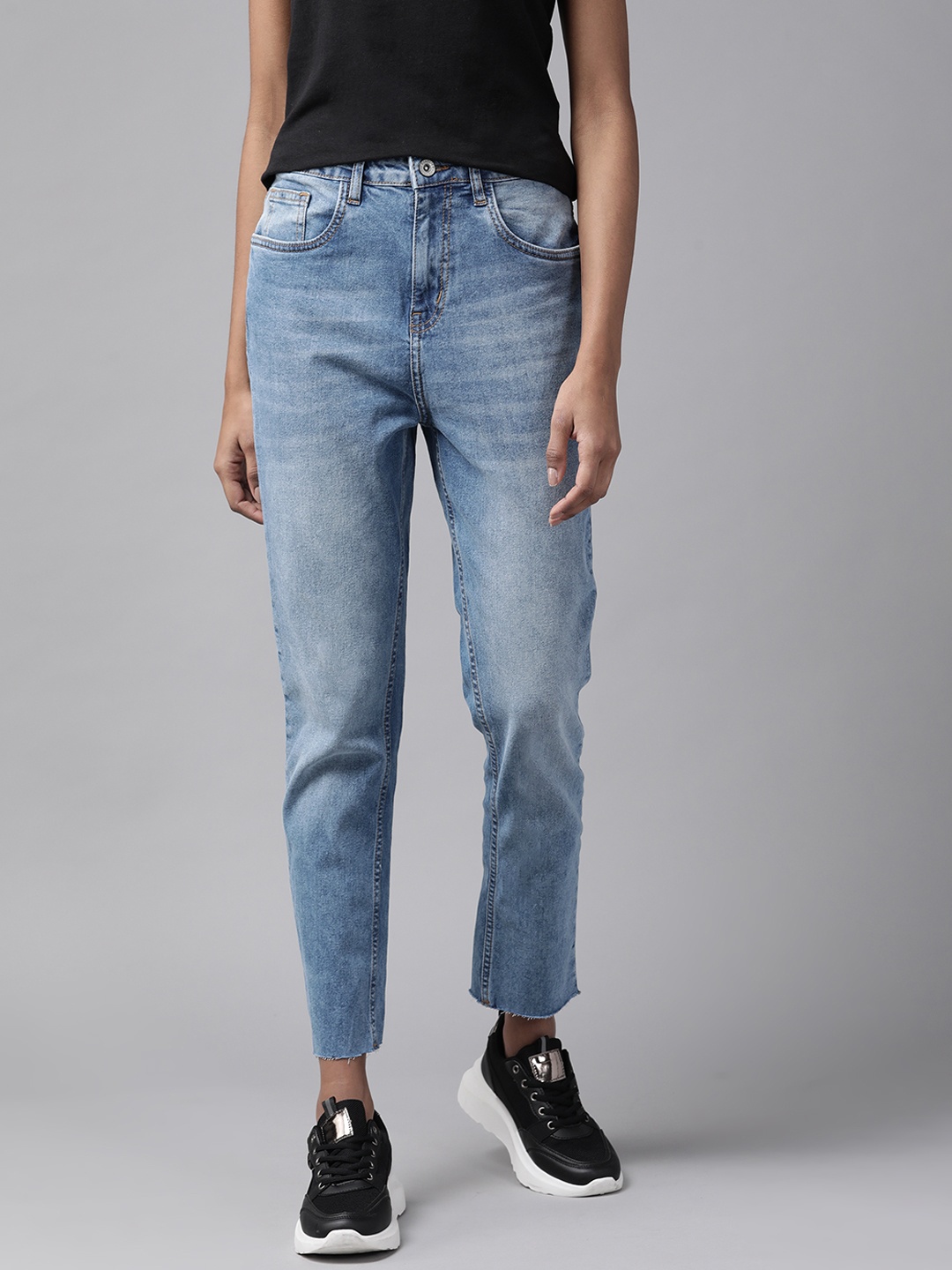 

The Roadster Lifestyle Co Women Blue High-Rise Light Fade Slim Fit Stretchable Jeans