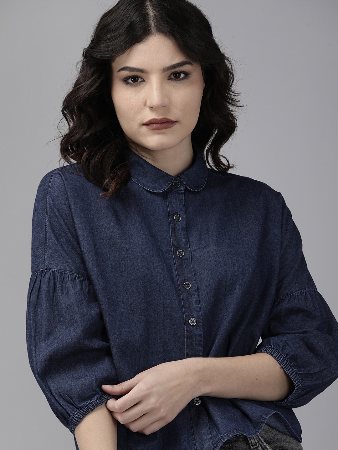 

The Roadster Lifestyle Co Women Navy Blue Boxy Denim Crop Shirt
