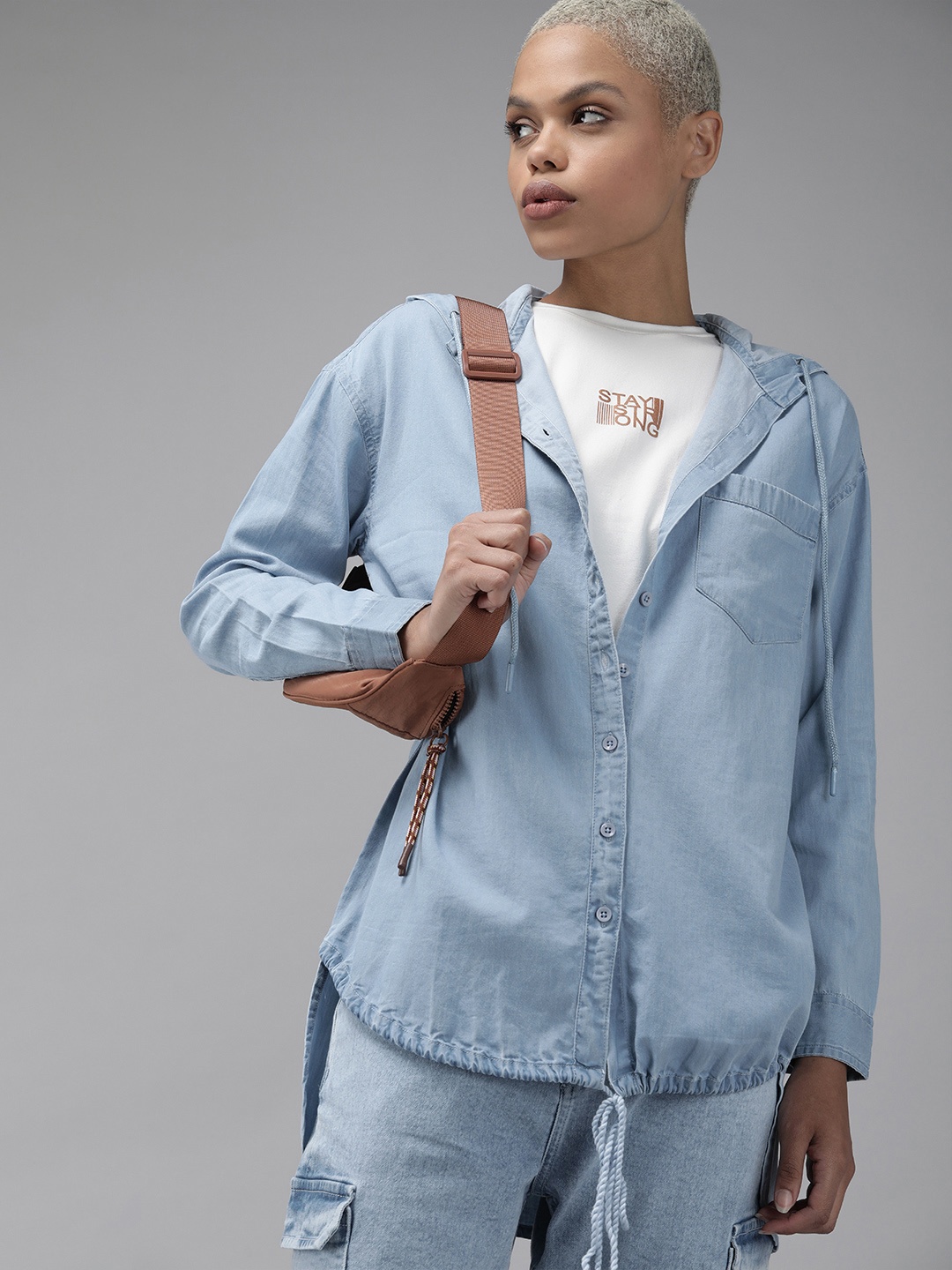 

The Roadster Lifestyle Co Women Indigo Solid Hooded Casual Shirt, Blue
