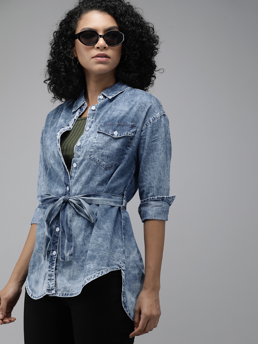 

The Roadster Lifestyle Co Women Blue Faded Casual Shirt