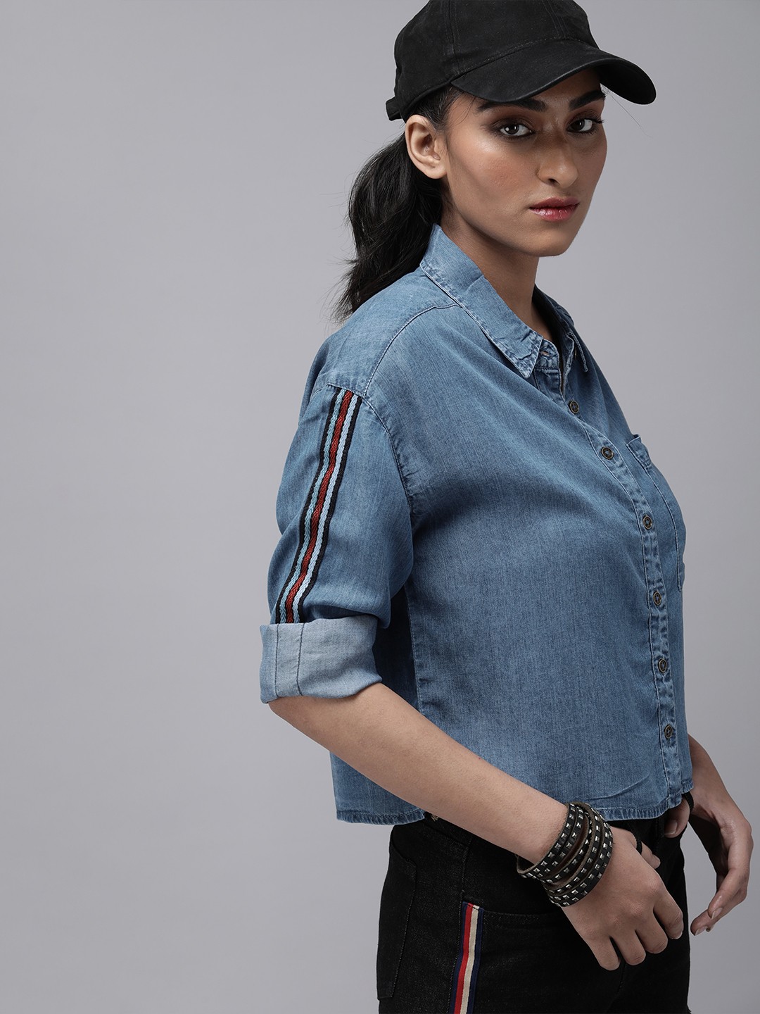 

The Roadster Lifestyle Co Women Blue Denim Pure Cotton Cropped Casual Shirt
