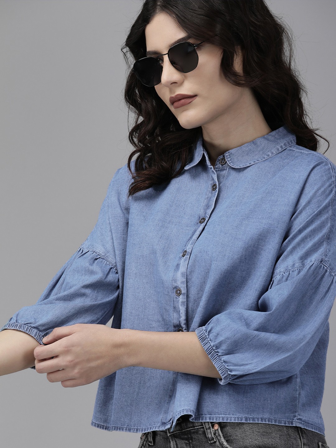 

The Roadster Lifestyle Co Women Blue Boxy Faded Denim Crop Shirt