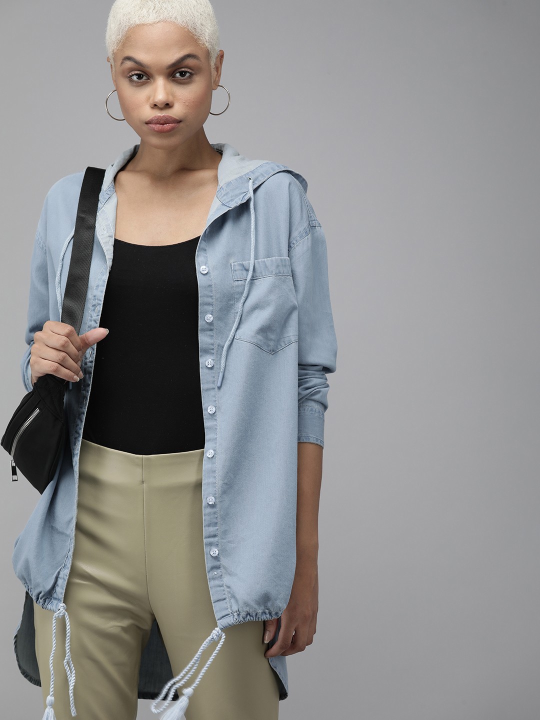 

The Roadster Lifestyle Co Women Blue Denim Casual Shirt