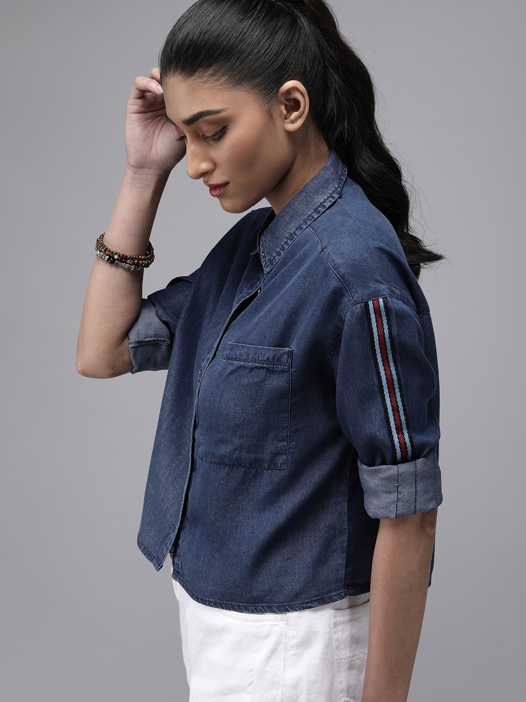 

The Roadster Lifestyle Co Women Navy Blue Denim Pure Cotton Cropped Casual Shirt