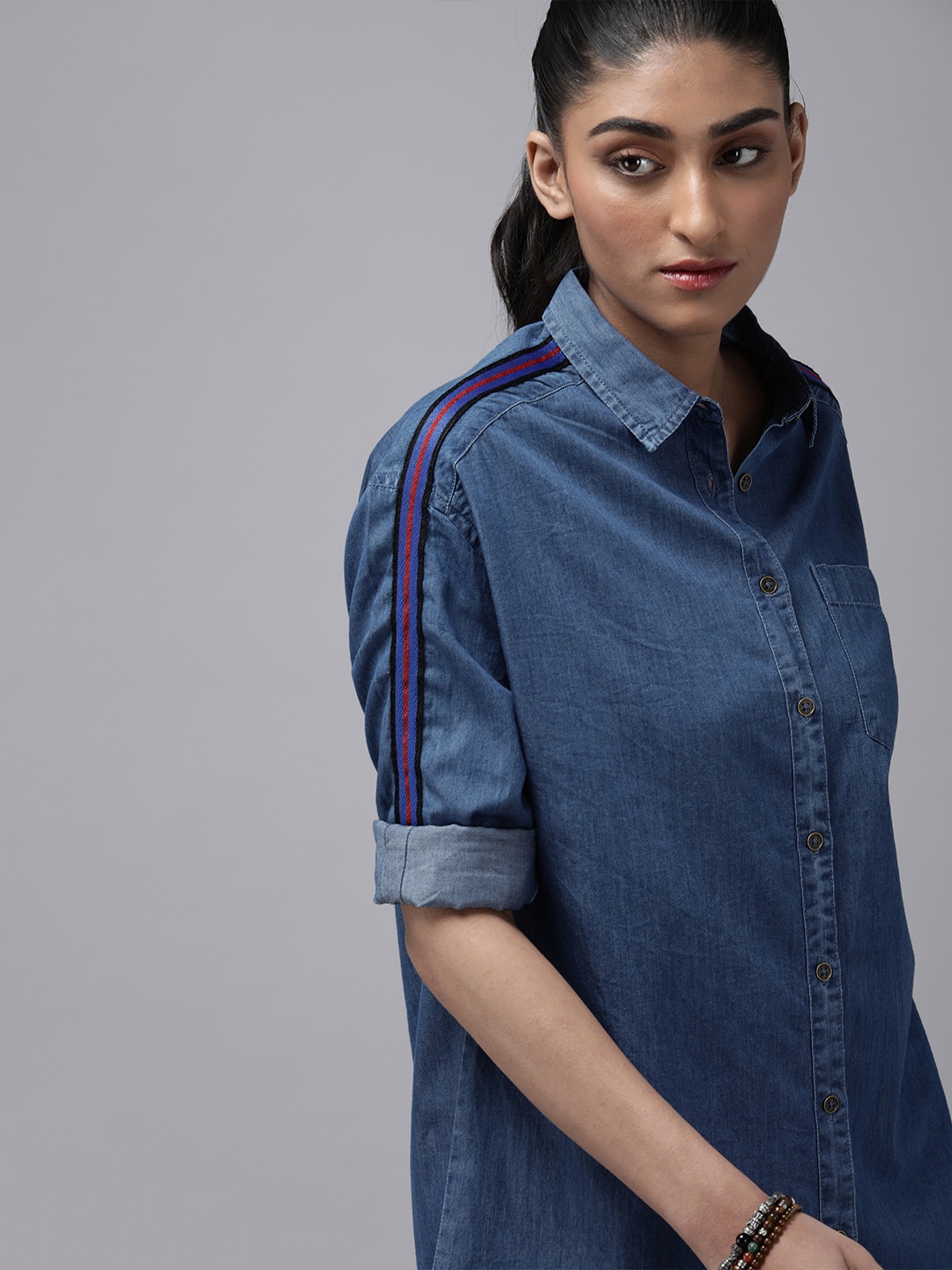 

The Roadster Lifestyle Co Women Blue Denim Pure Cotton Casual Shirt