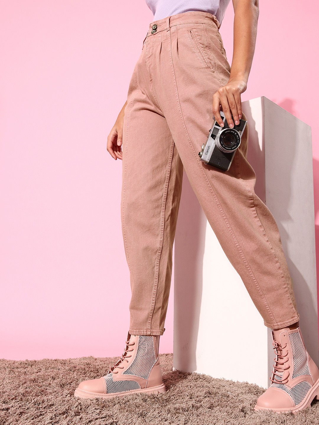 

The Roadster Lifestyle Co Women Nude-Coloured Boyfriend Fit High-Rise Slouchy Jeans