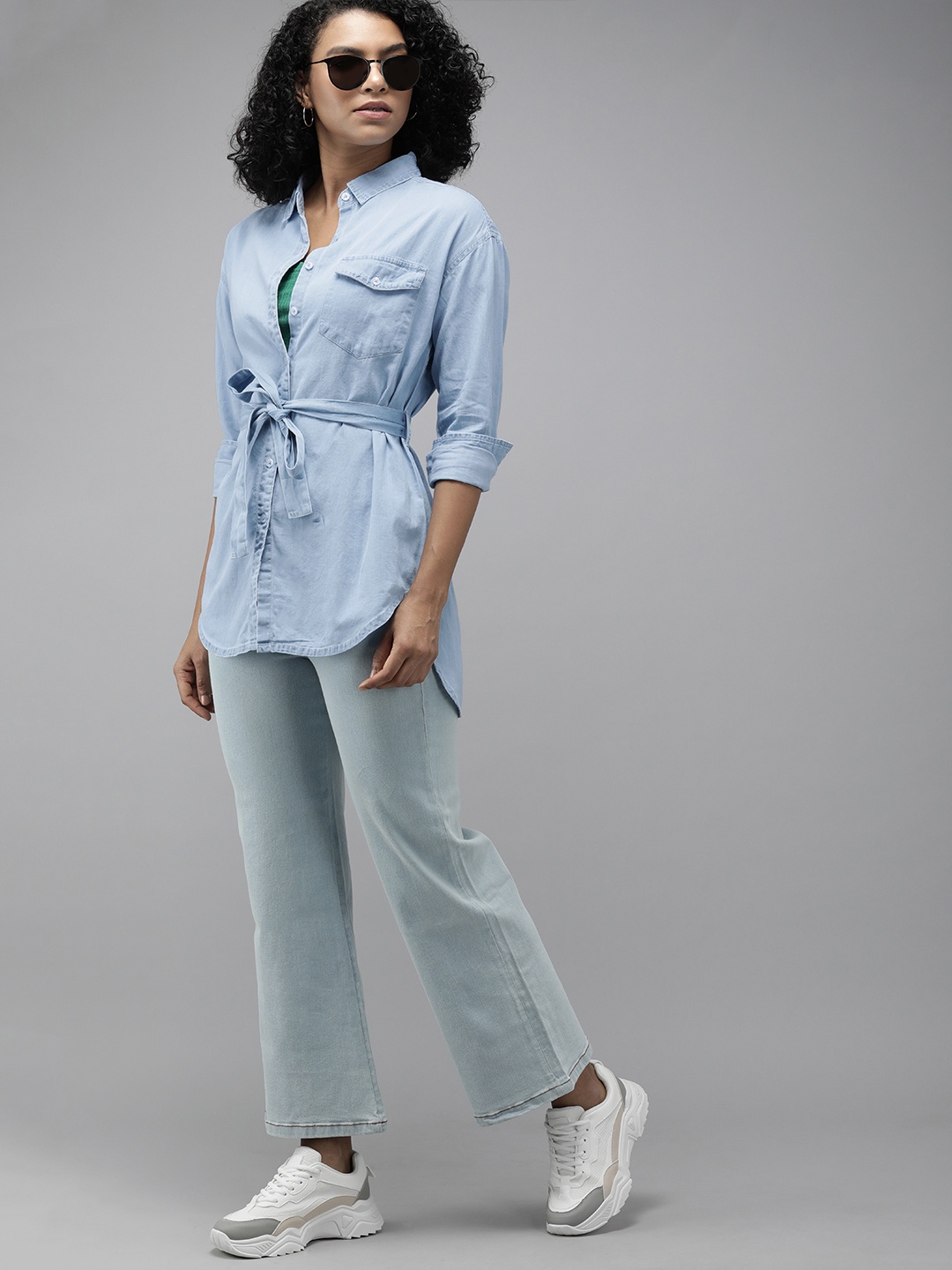 

The Roadster Lifestyle Co Women Blue Denim Casual Shirt