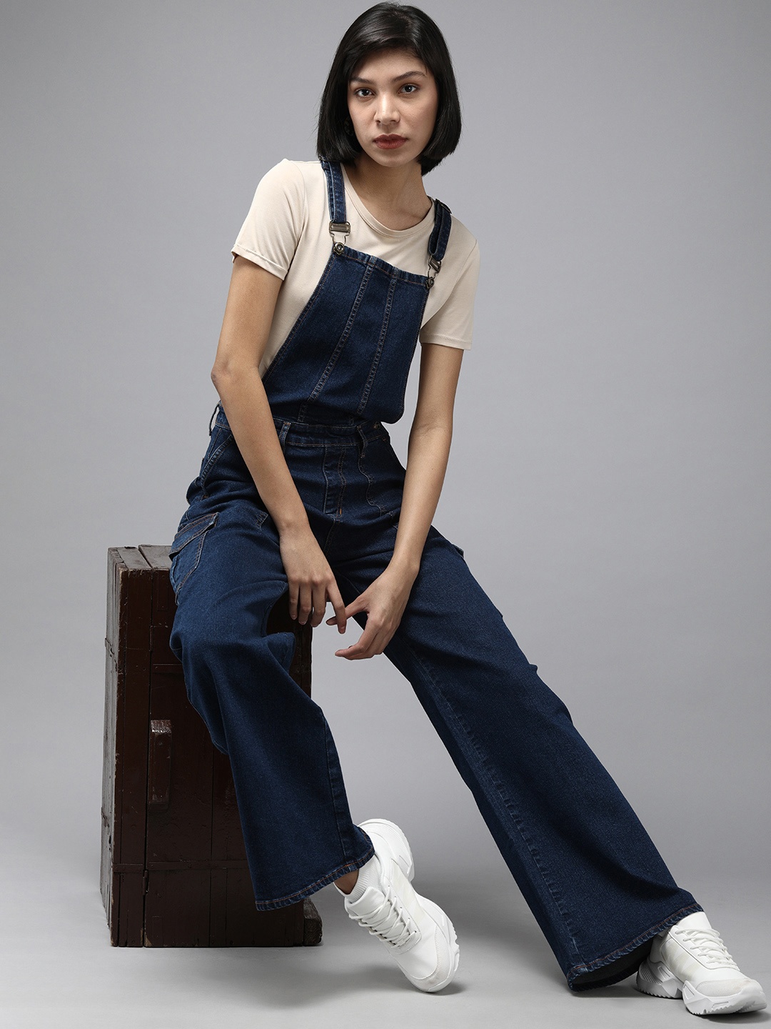 

The Roadster Lifestyle Co Women Blue Solid Flared Leg Dungarees