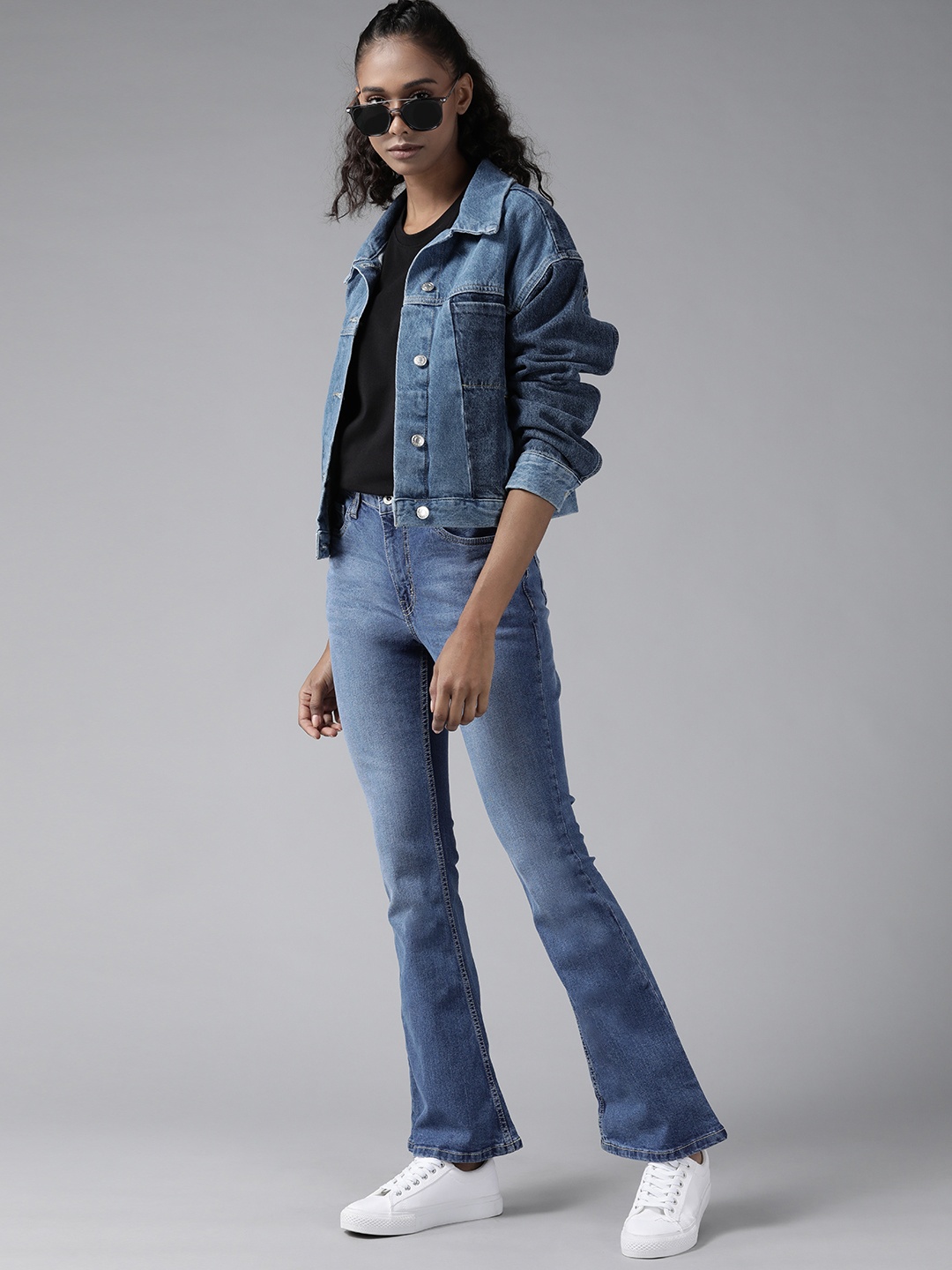 

The Roadster Lifestyle Co Women Blue Bootcut Light Fade Stretchable Jeans