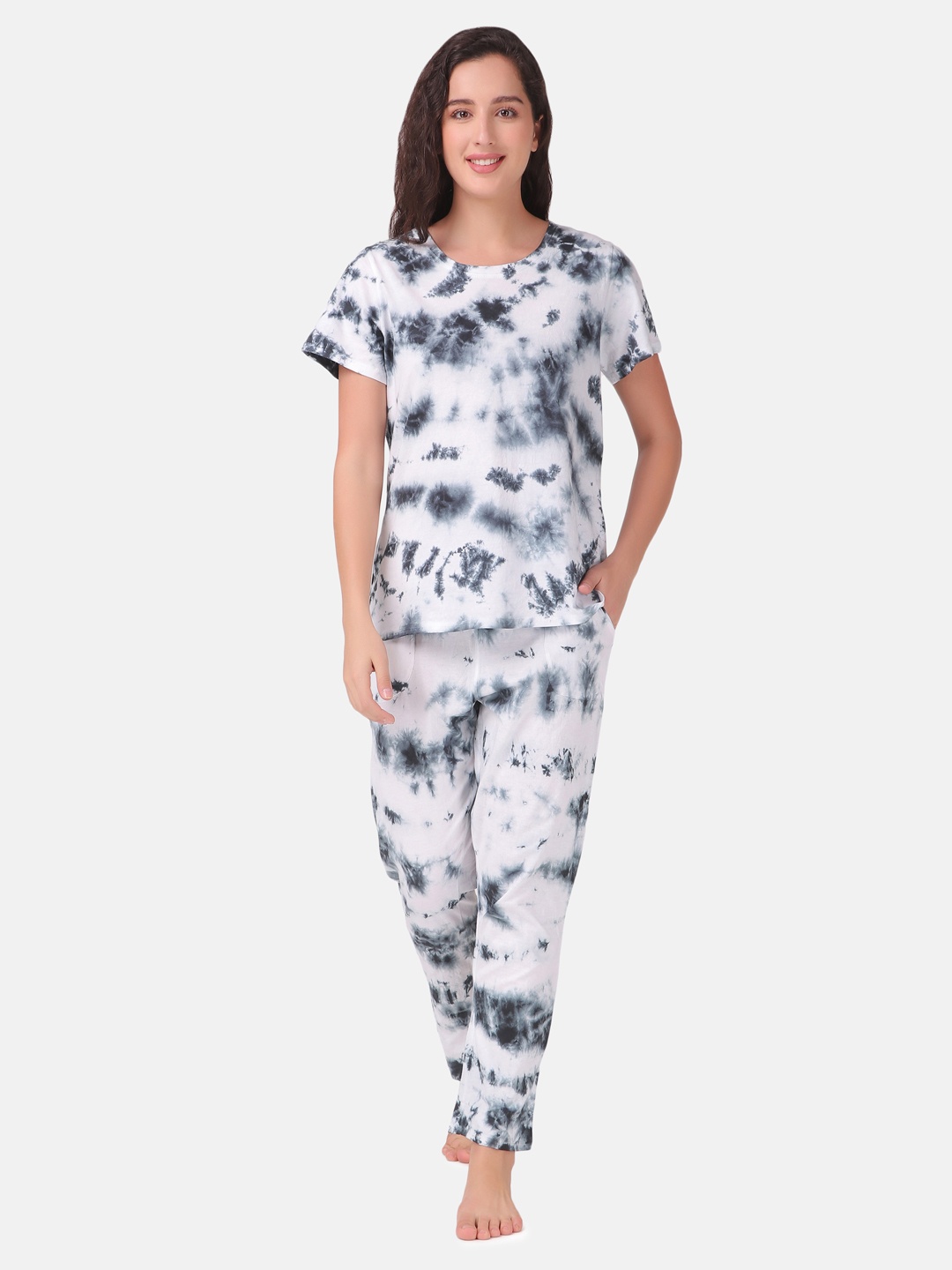 

Masha Women Black & White Tie & Dye Printed Pure Cotton Night suit