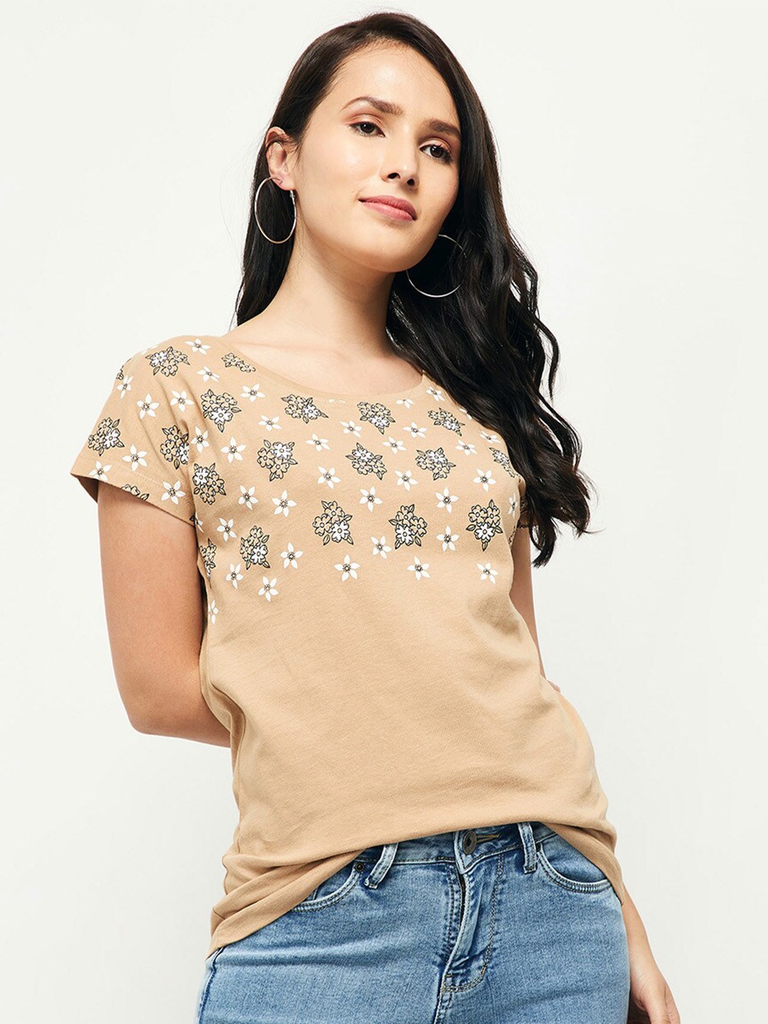 

max Women Tan Printed V-Neck T-shirt