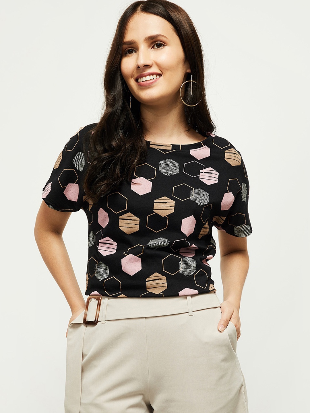 

max Women Black Printed T-shirt