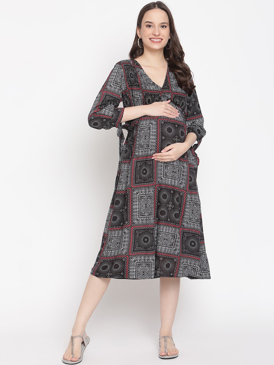 

The Vanca Women Black & White Maternity Empire Midi Dress