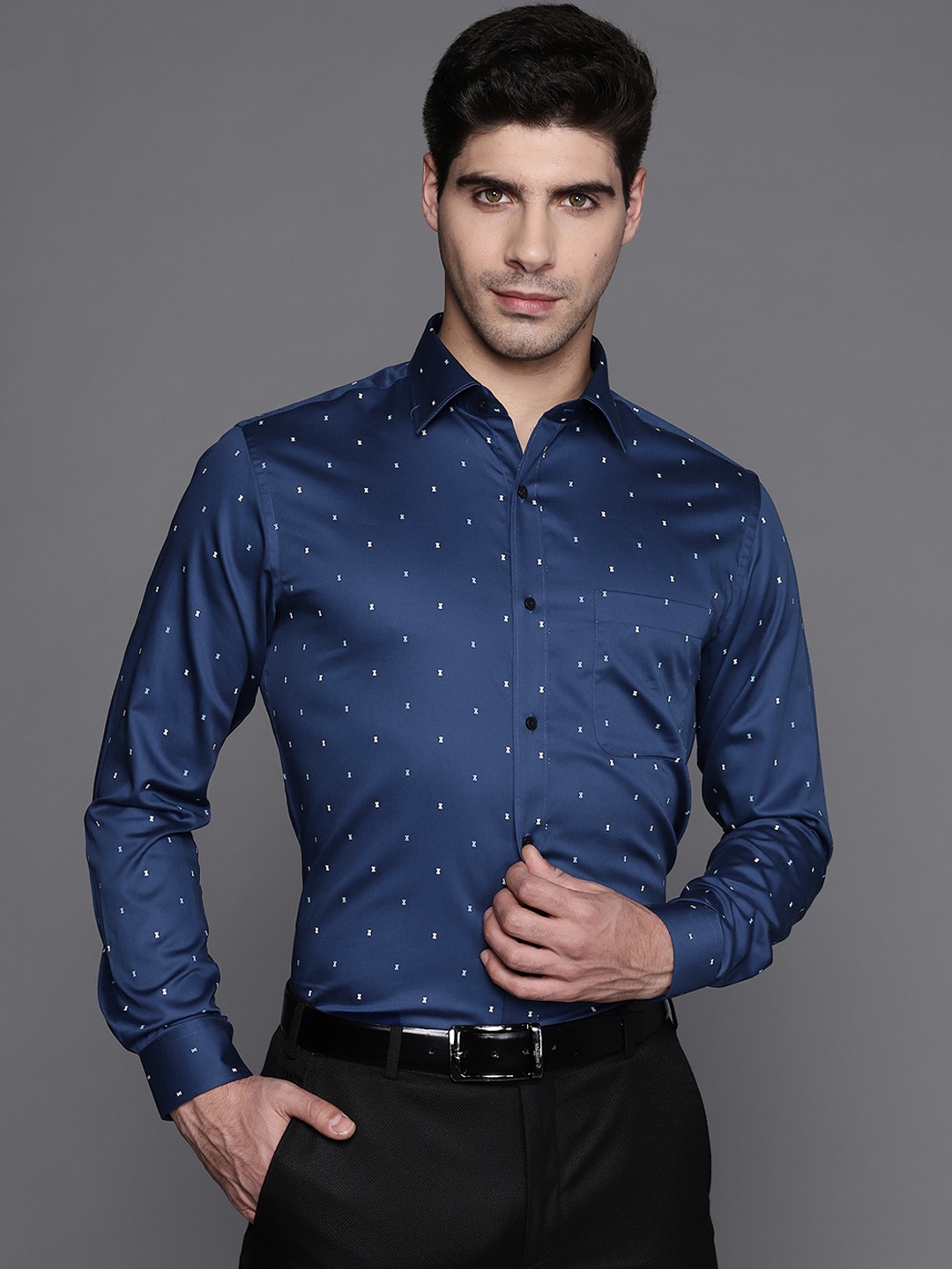 

Raymond Men Navy Blue & White Slim Fit Pure Cotton Printed Formal Shirt